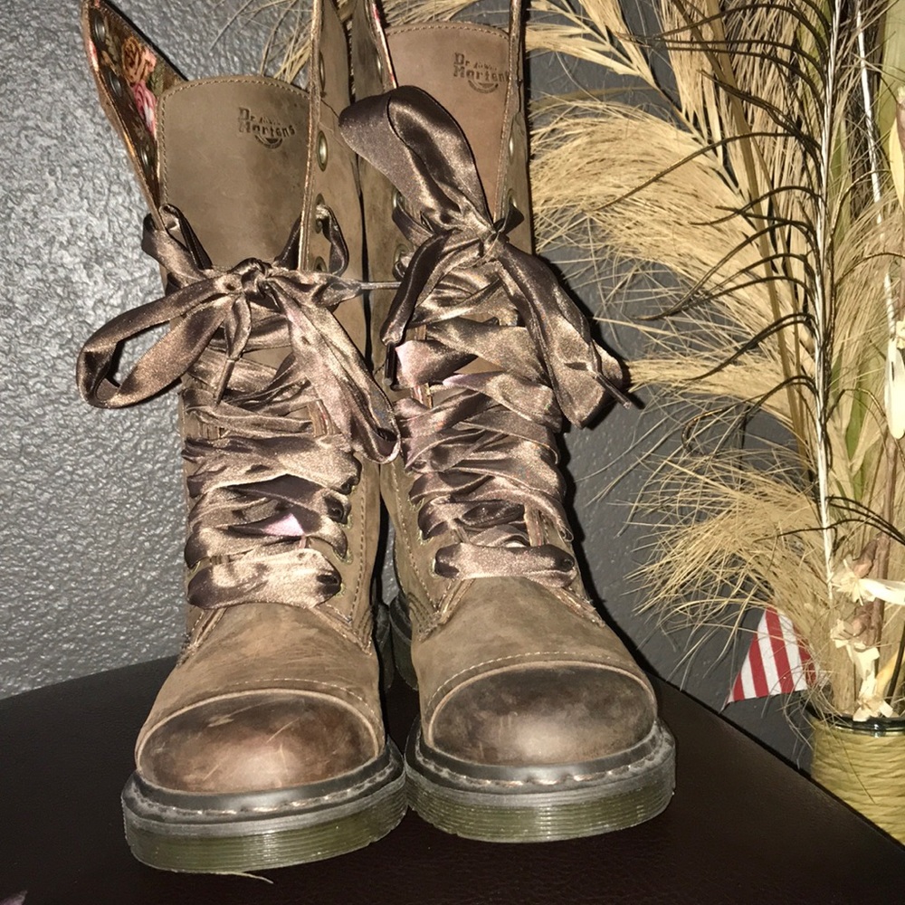 Like NEW Dr. Martens 1914 Triumph Brown size 8